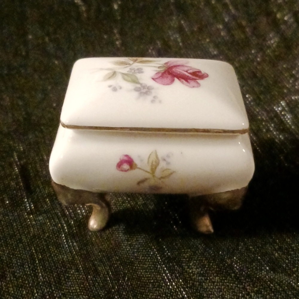 Porcelain Painted Gift Box, Trinket or Ring Box
